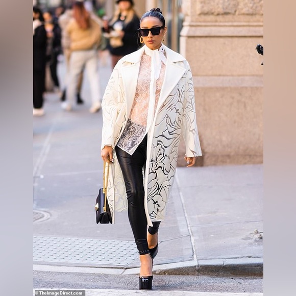 SOLD - VALENTINO Runway SS22 Floral Cutout Cashmere Coat NWT - Picture 9 of 12